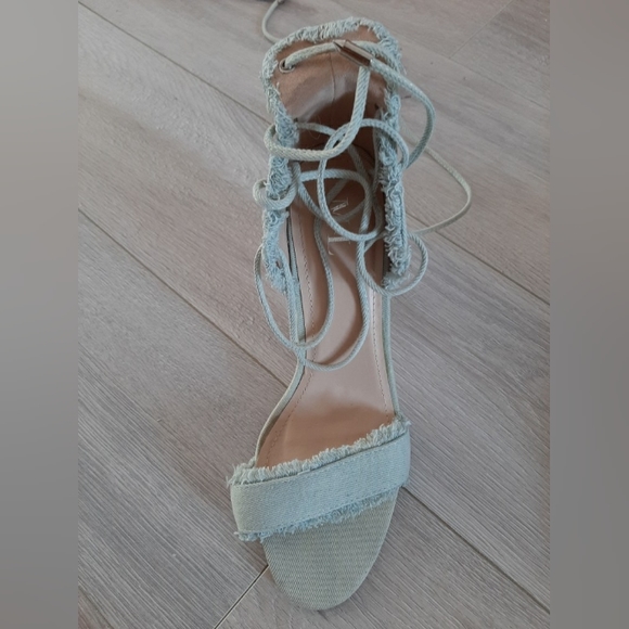 Sandals - Picture 1 of 4